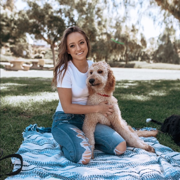 Meet your Posher, Taylor - Picture 1 of 3